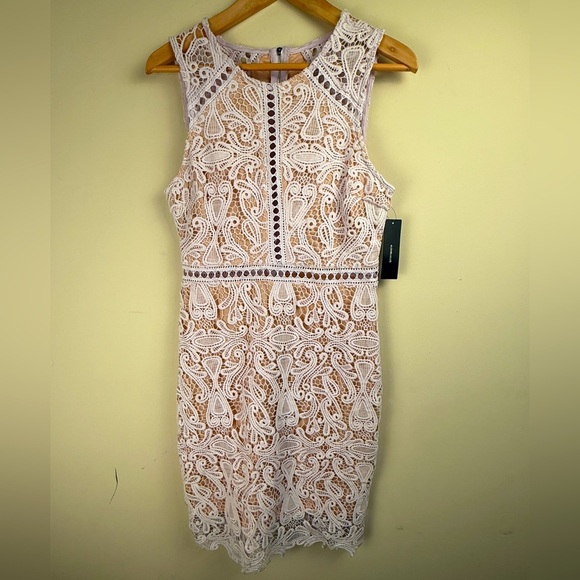 Lulu’s NWT Light Purple/Pink Crochet Lace Overlay Dress Size Medium Easter - Picture 1 of 11